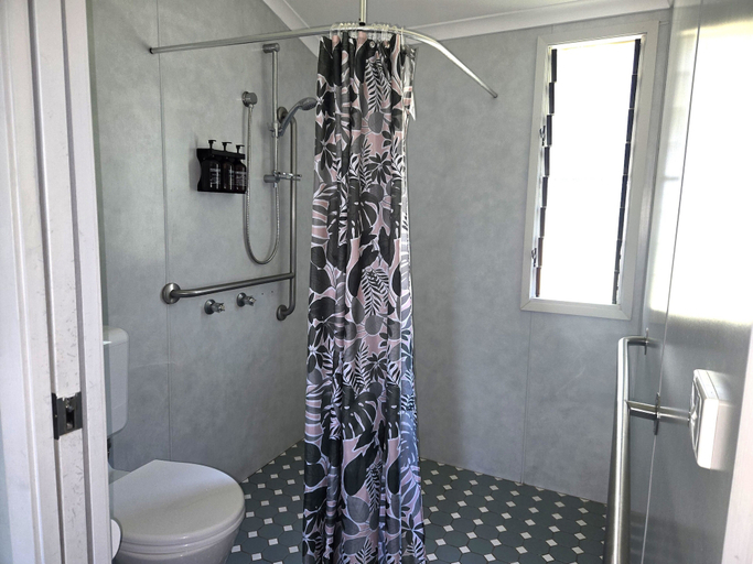 Bathroom 5, Valla Beach Holiday Park, Nambucca