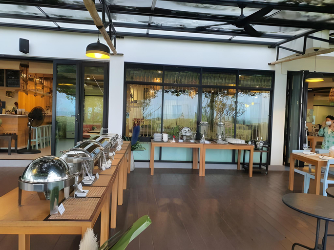 Food & Drinks 5, The Beach Resort & Residence, Pathiu