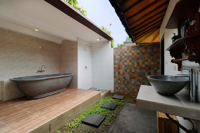 Bathroom 5, Tri Datu Maison, Gianyar