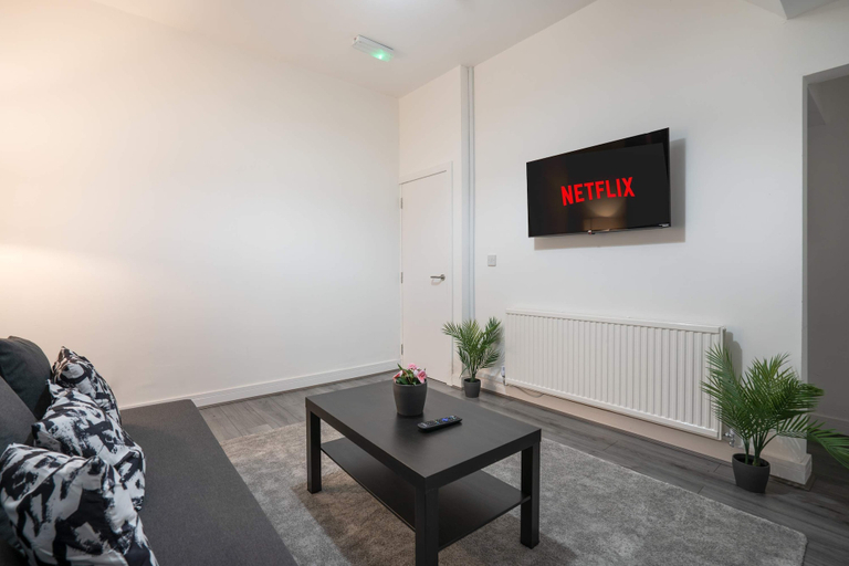Room 4, 4 Bedrooms-4 Bathrooms House, Cumbria