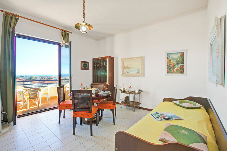 Room 2, Casa del Tramonto - With Private Parking, Savona