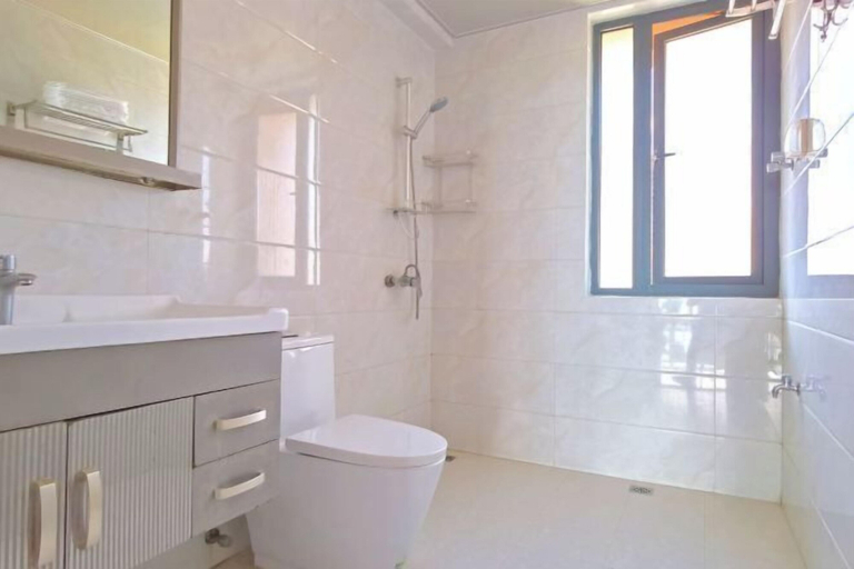 Bathroom 3, Yintan Shangdao Seaview Apartment, Beihai