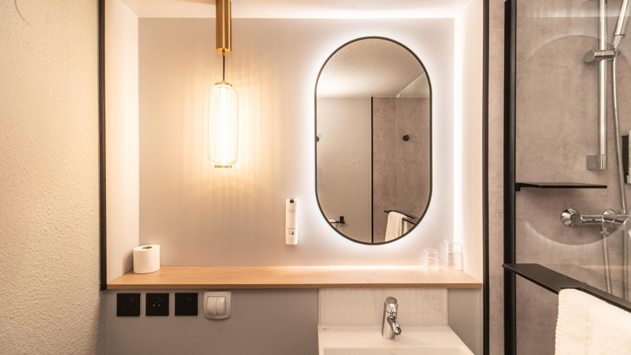 Bathroom 4, Campanile NATURE - Limoges Nord, Haute-Vienne