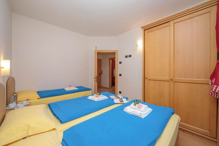 Room 4, Baita Menin Apartments, Sondrio
