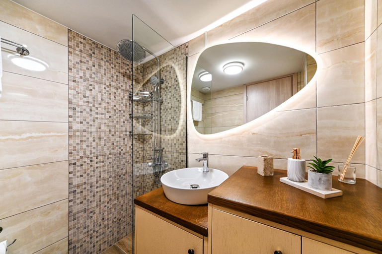 Bathroom 5, Seaside Apartments in Agkisaras, Crete