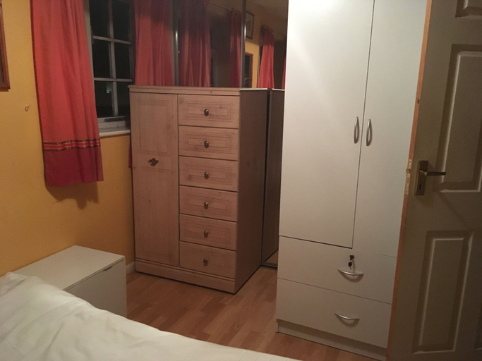 Room 2, Cardiff House With 3 Bedrooms, Cardiff