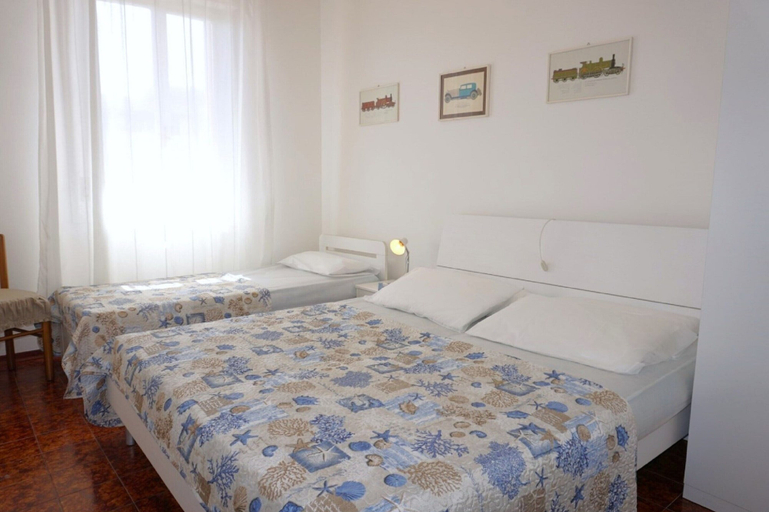 Bedroom 2, Apartment in Porto Santa Margherita by Beach, Venezia