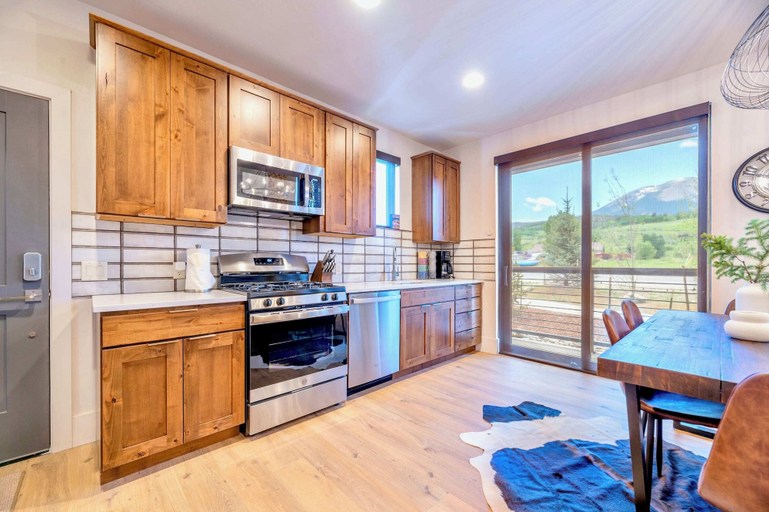 Interior 3, Upstay Lake Dillon Basecamp & Mountain Trails, Summit