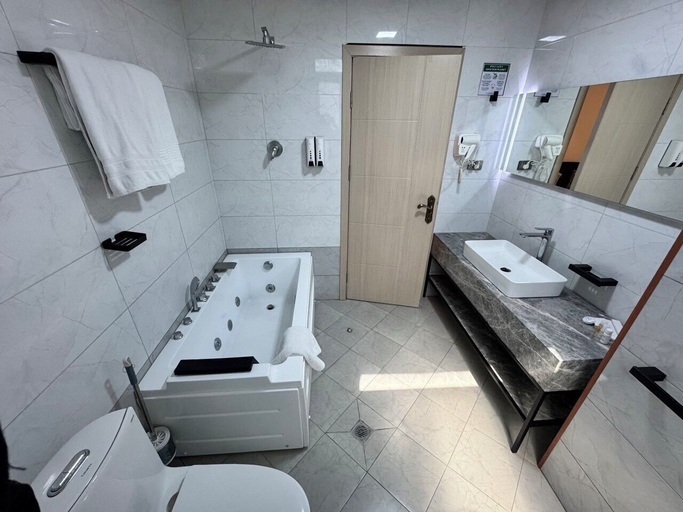 Bathroom 3, Bentark Hotel, Addis Abeba