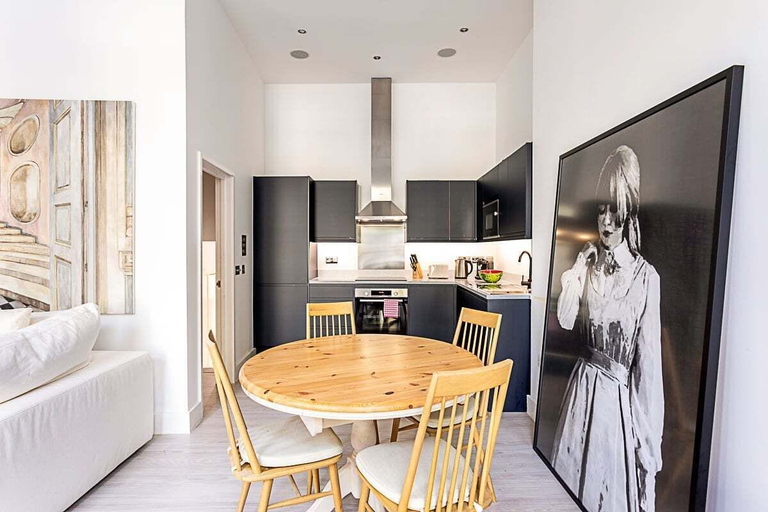 Others 4, Elegant 3 bed Apartment in Earls Court, London