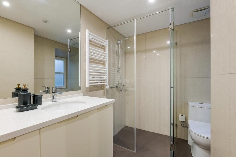 Bathroom, Ponto Alto Apartments, Lisbon