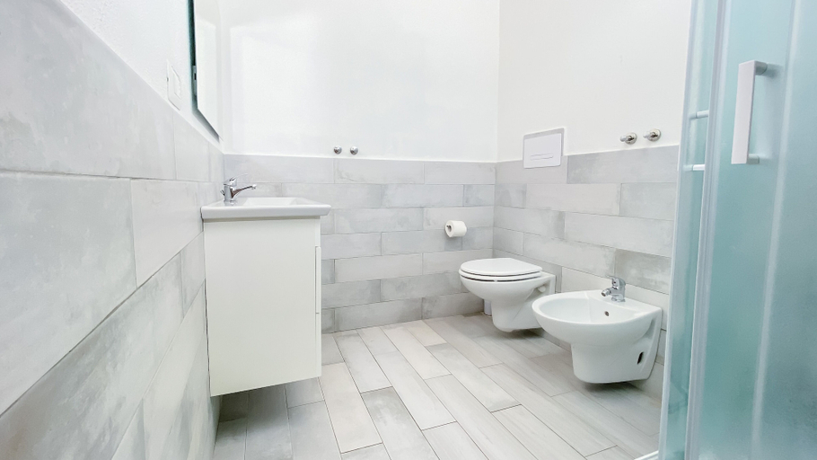Bathroom 4, Residence in San Teodoro just 850 mt from the sea, Nuoro