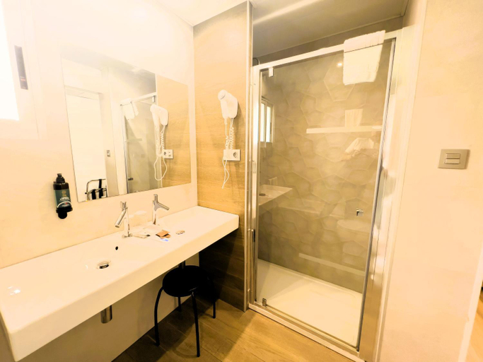 Bathroom 4, Hotel Olympus, Alicante