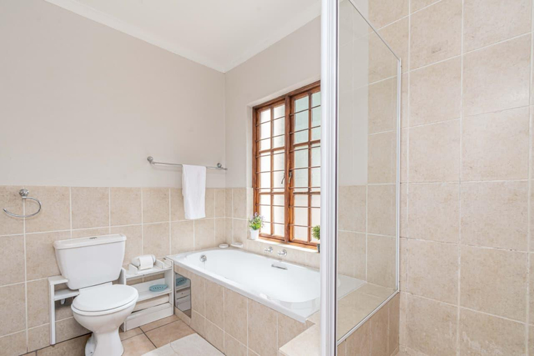 3, Peaceful Sandton Townhouse in Gated Community, City of Johannesburg