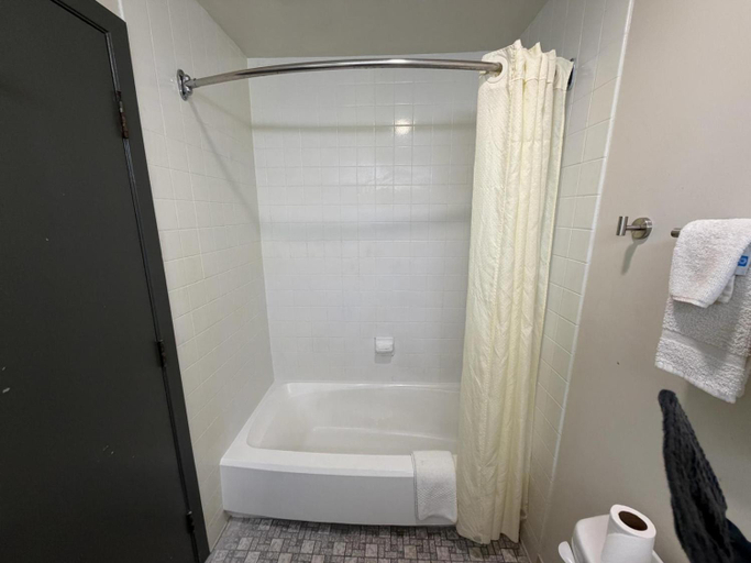Bathroom, Ramada by Wyndham Stevens Point, Portage