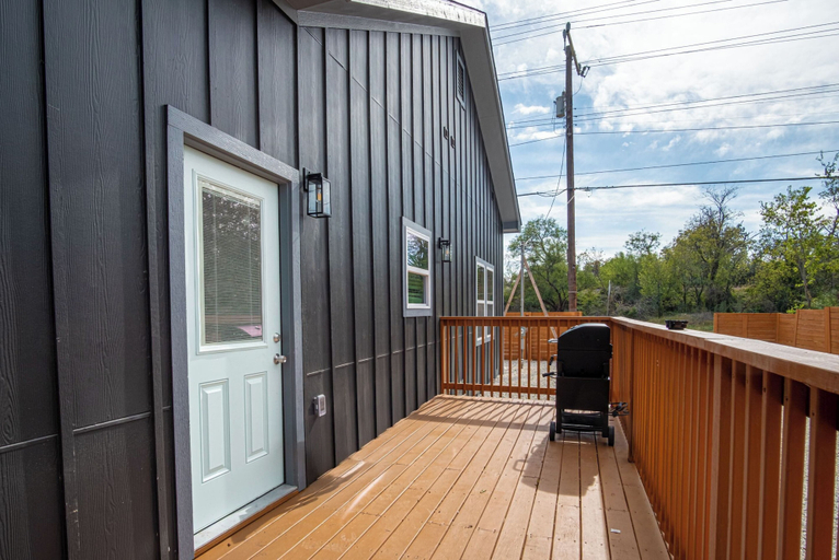BBQ/picnic area, Bright and Clean 3 Bedroom Near Fun Riverwalk!, Bexar