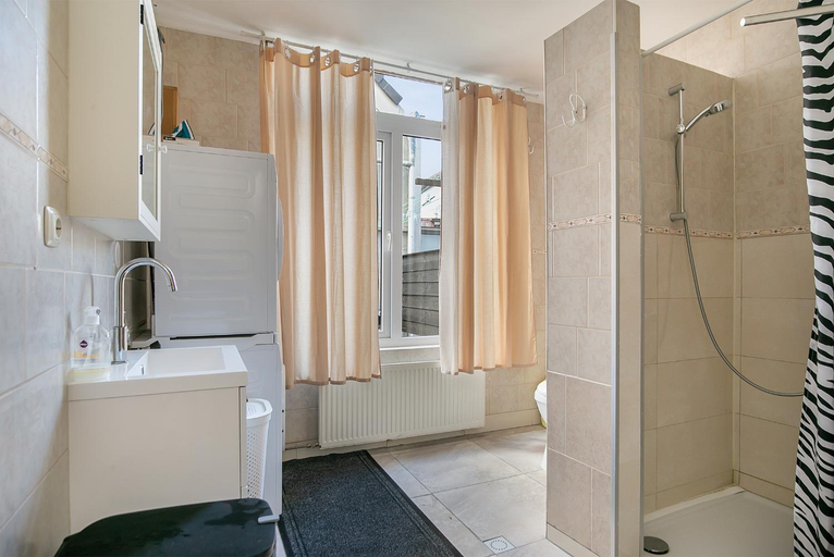 Bathroom 2, Tourist Travel Inn, Schiedam