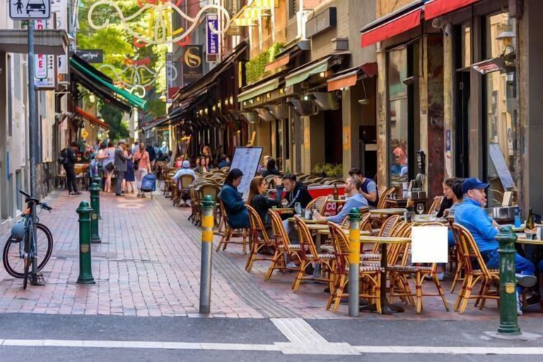 Outdoor dining, LV42 High-rise condo CBD panoramic city view, Melbourne