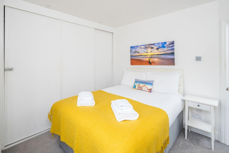 Bedroom 2, Stunning flat with garden in West London, London