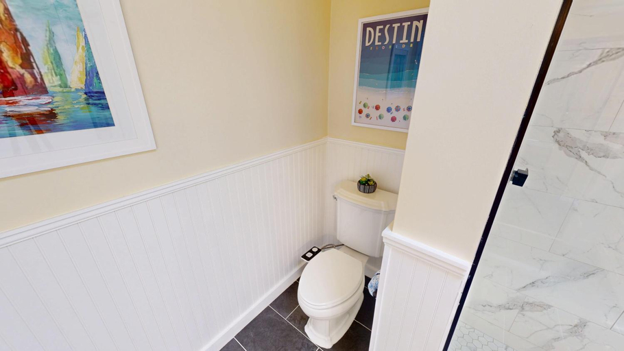 Bathroom 4, Mainsail, Walton