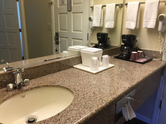 Bathroom 3, Miramar Inn, San Mateo