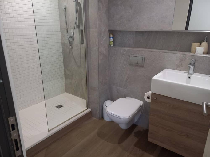 Bathroom 4, iKON Apartments, Windhoek East
