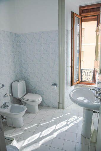 Bathroom 5, Palazzo Durante, Messina