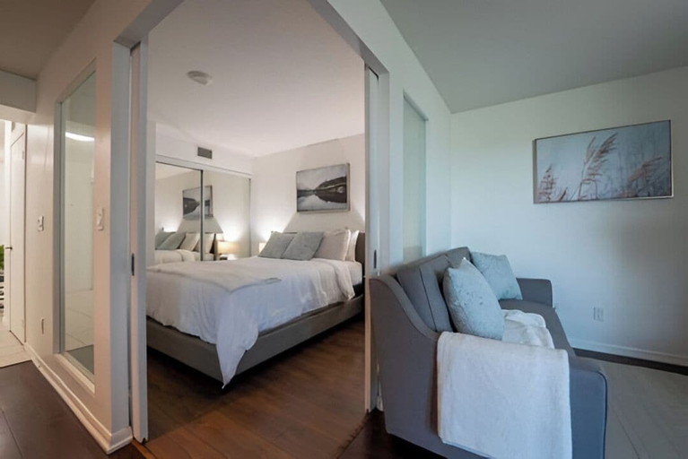 Room 2, Guestilo Residence - Fort York, Toronto