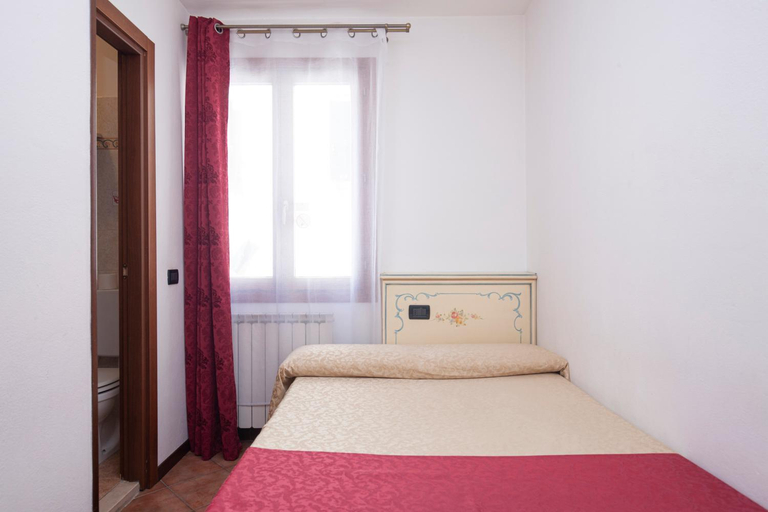 Bedroom 3, Locanda SS. Giovanni e Paolo Bed and Breakfast, Venezia