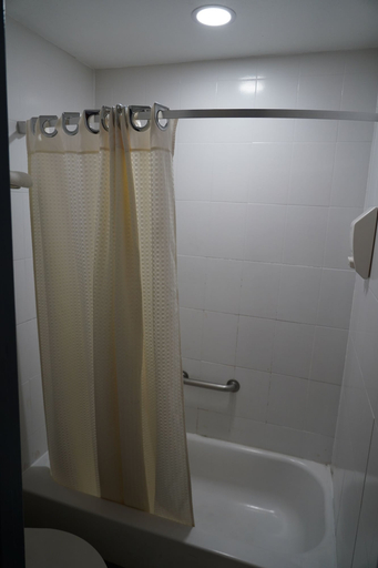 Bathroom 3, Flamingo Inn, Los Angeles