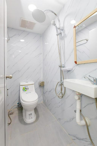 Bathroom 2, PSA Palace Khaosan, Phra Nakhon