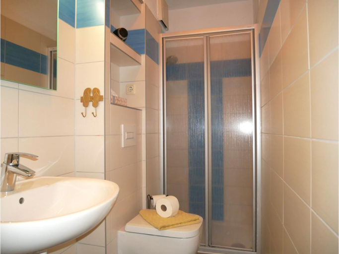 Bathroom, in Haus Roland Comfortable holiday residence, Vorpommern-Greifswald