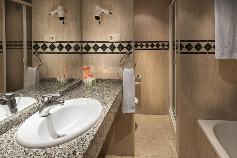 Bathroom 5, Mogan Princess & Beach Club, Las Palmas