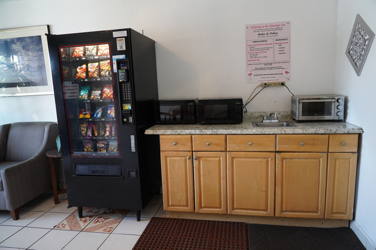 Others 4, Flamingo Inn, Los Angeles