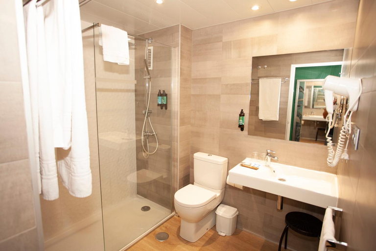 Bathroom 4, Hotel Olympus, Alicante