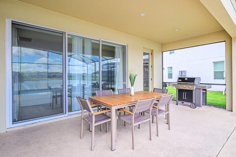 Interior 2, Upstay Lakefront Home w Pool, Game Room and BBQ, Osceola