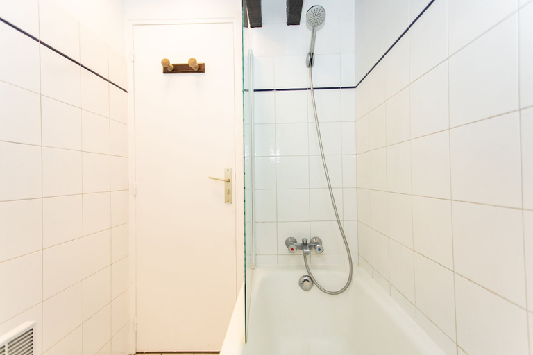Bathroom 2, Stylish 1BR in the Heart of Le Marais, Paris