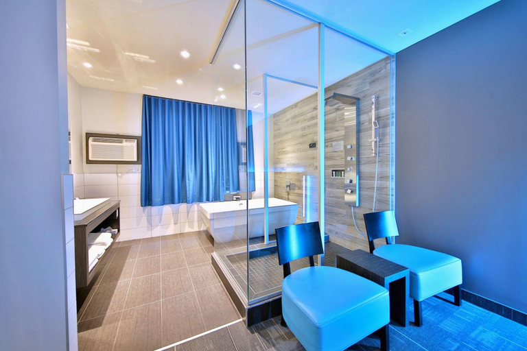 Others 4, Hotel O Laval, Laval