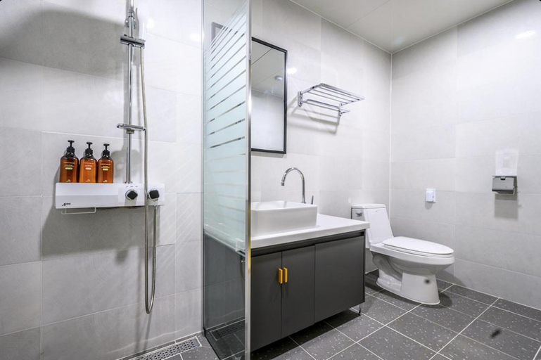 Bathroom 5, Gunsan The City Hotel, Gunsan