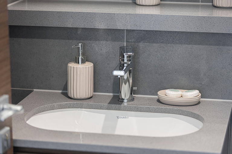 Bathroom 2, Sobha Suites by Hostiva - Burj View, Dubai