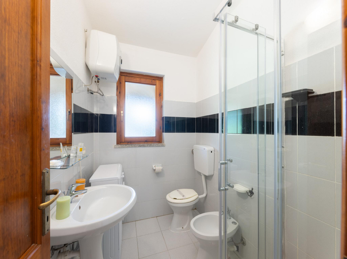 Bathroom 3, Spacious house in San Teodoro, Nuoro