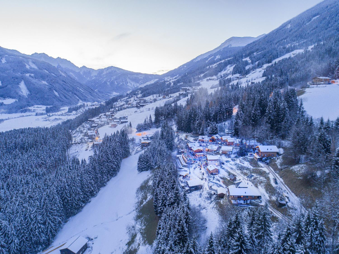 Surrounding environment 4, Chalet in Neukirchen, Zell am See