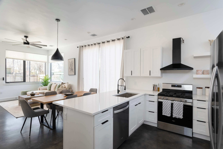Interior 2, Upstay: Contemporary 2BR Retreat w Patio & BBQ, Travis