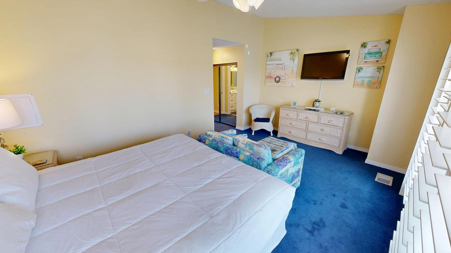 Bedroom 3, Mainsail, Walton