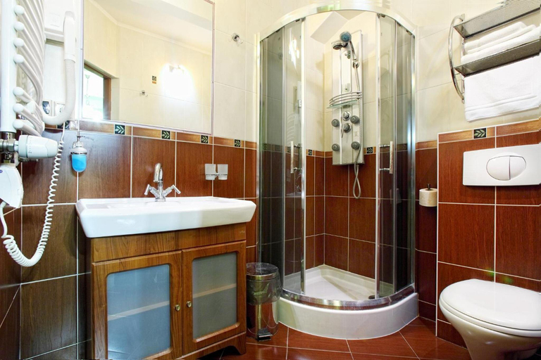 Bathroom 3, USŁUGI HOTELOWE 17, Ostrów Mazowiecka