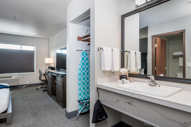Bathroom 4, Wood River Inn & Suite, Blaine