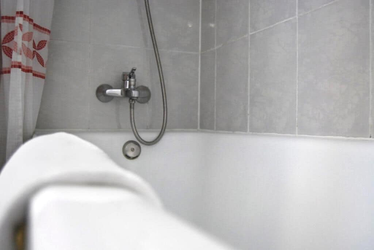 Bathroom 3, Hotel Arrasate, Guipúzcoa