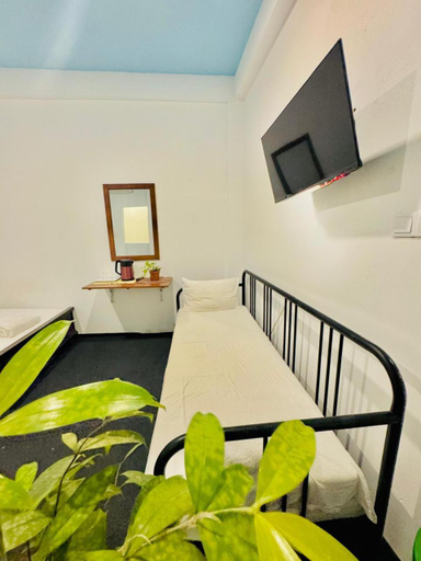 Bedroom 2, Sea Breeze Guest House , Negombo