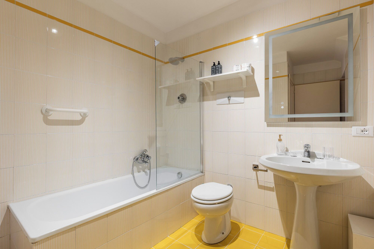 Bathroom 4, Gombruti Vintage Apartment by Wonderful Italy, Bologna