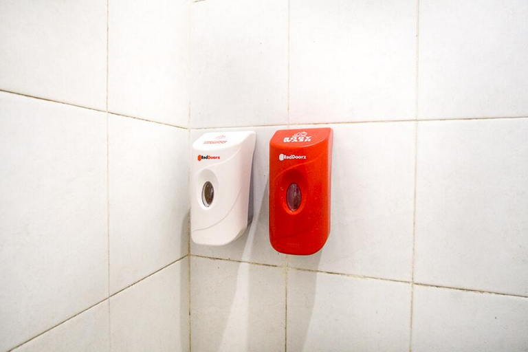 Bathroom 3, RedDoorz @ Jalan Gatot Subroto Denpasar, Denpasar